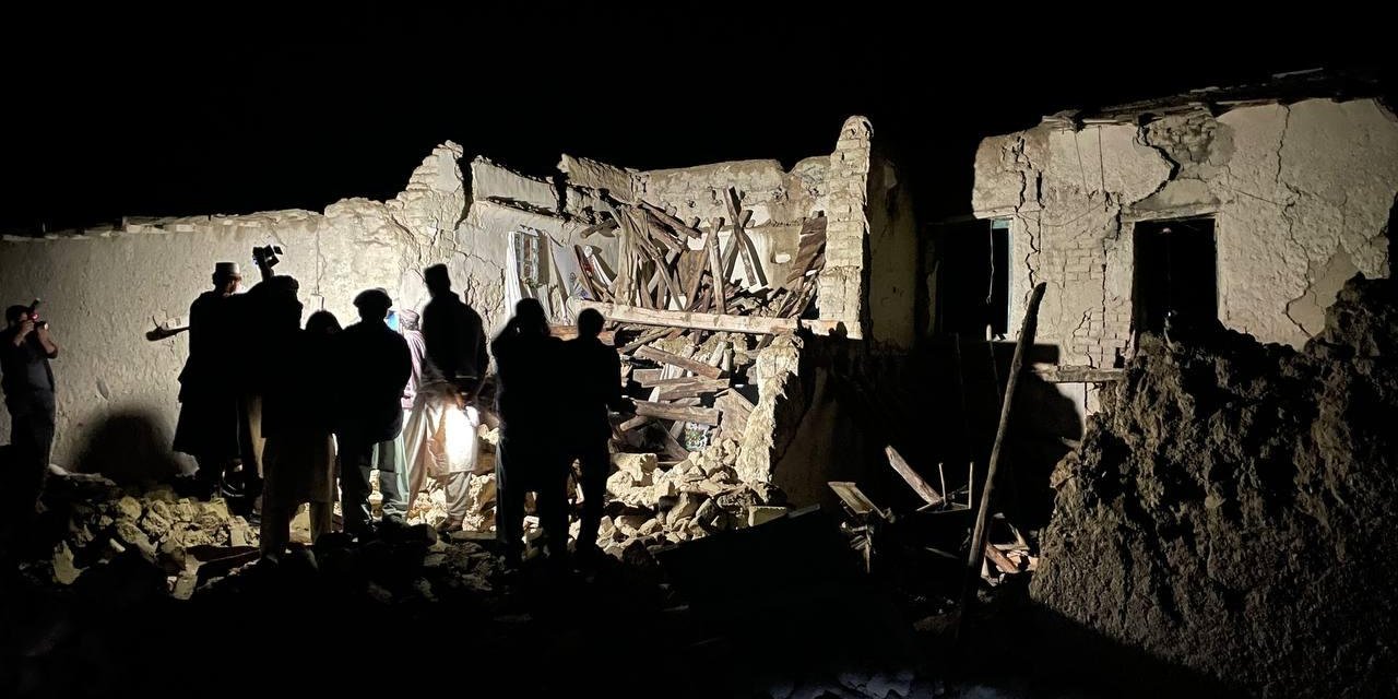 Afganistan'da 6,3 ve 5,4 büyüklüğünde deprem