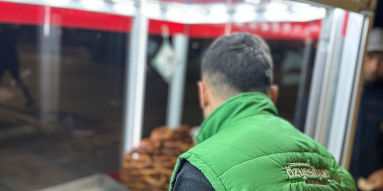 Konya'da tatlıcı tezgahındaki ünlü ismi gören şaşkına döndü