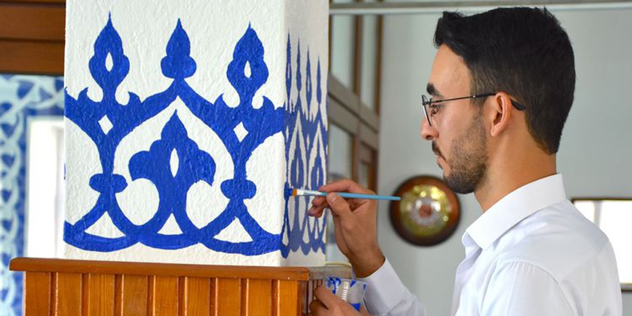 Mesleğini aşkla yapan imam sanatıyla camileri süslüyor