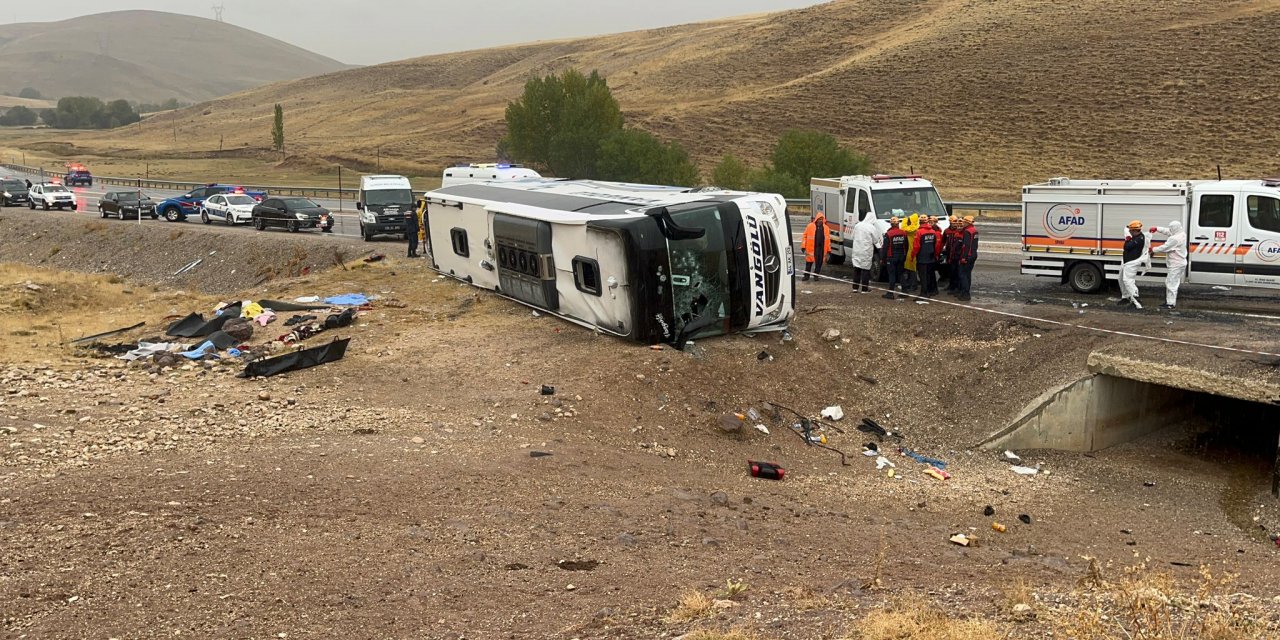 Yolcu otobüsünün devrildiği kazada ölü sayısı 8’e yükseldi