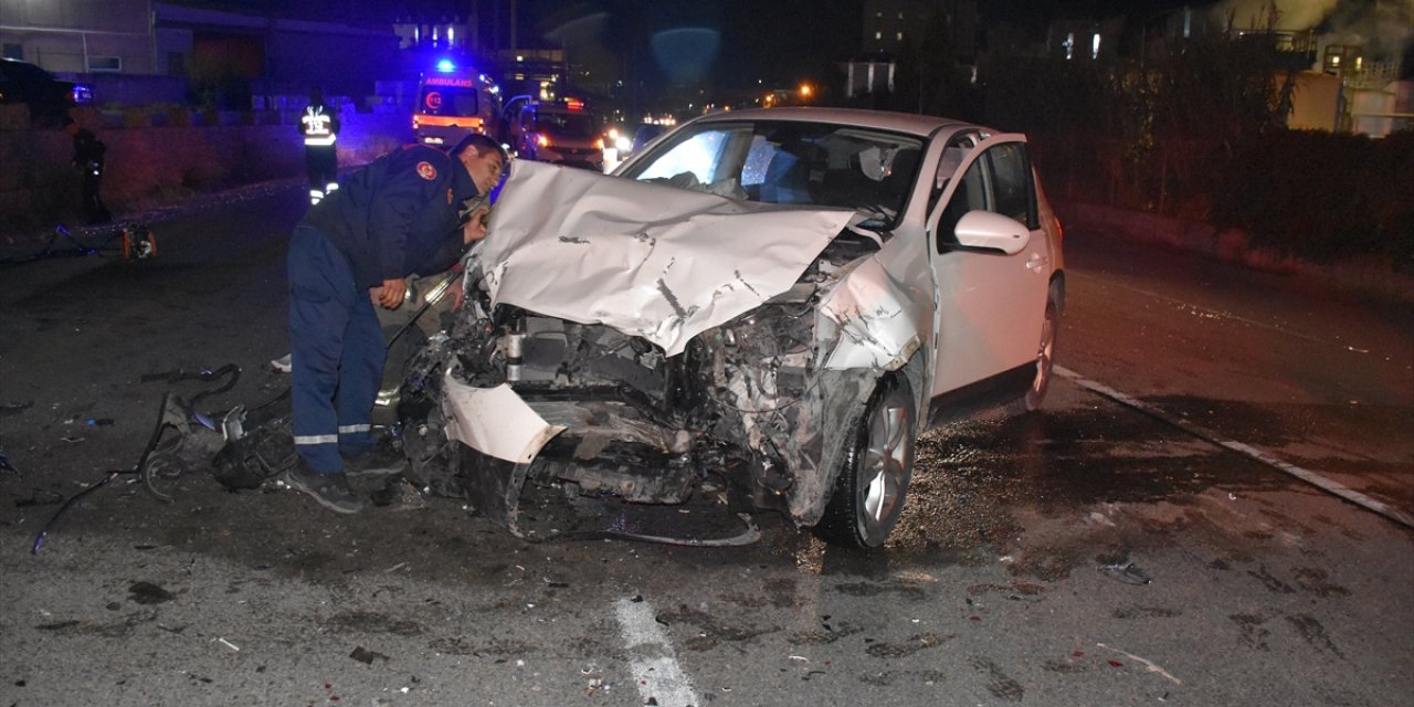 Feci kaza! Otomobiller çarpıştı: Karı-koca öldü