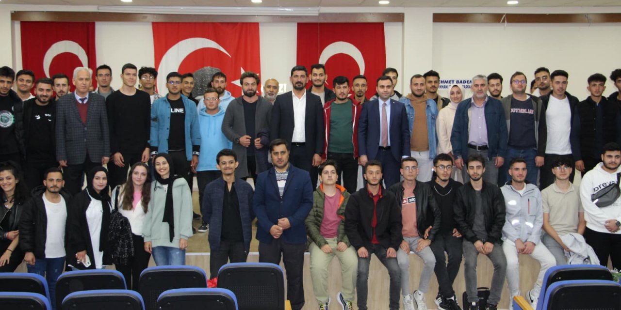 Başkan Mehmet Badem, üniversiteli gençlerle buluştu