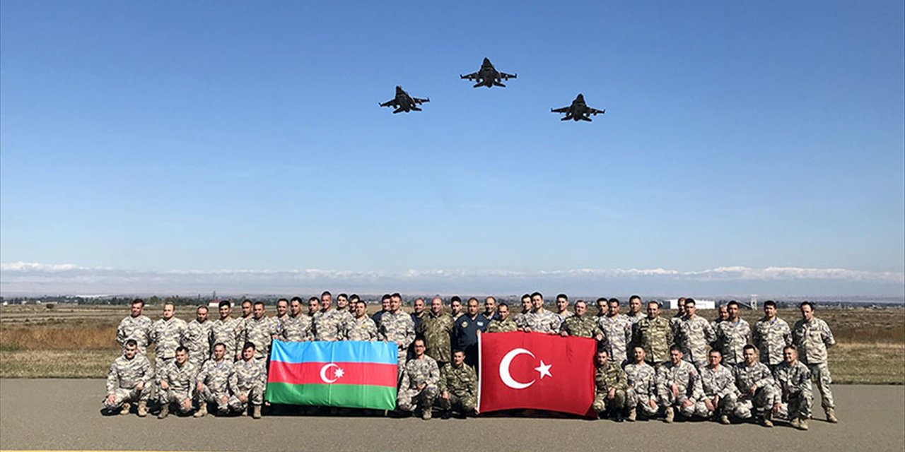 Türk F-16'ları 100. Yıl için Azerbaycan'da