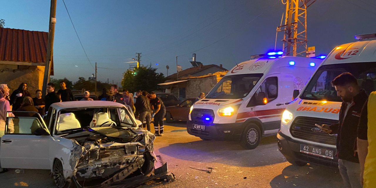 Konya’da otomobil ile servis çarpıştı: 4 yaralı