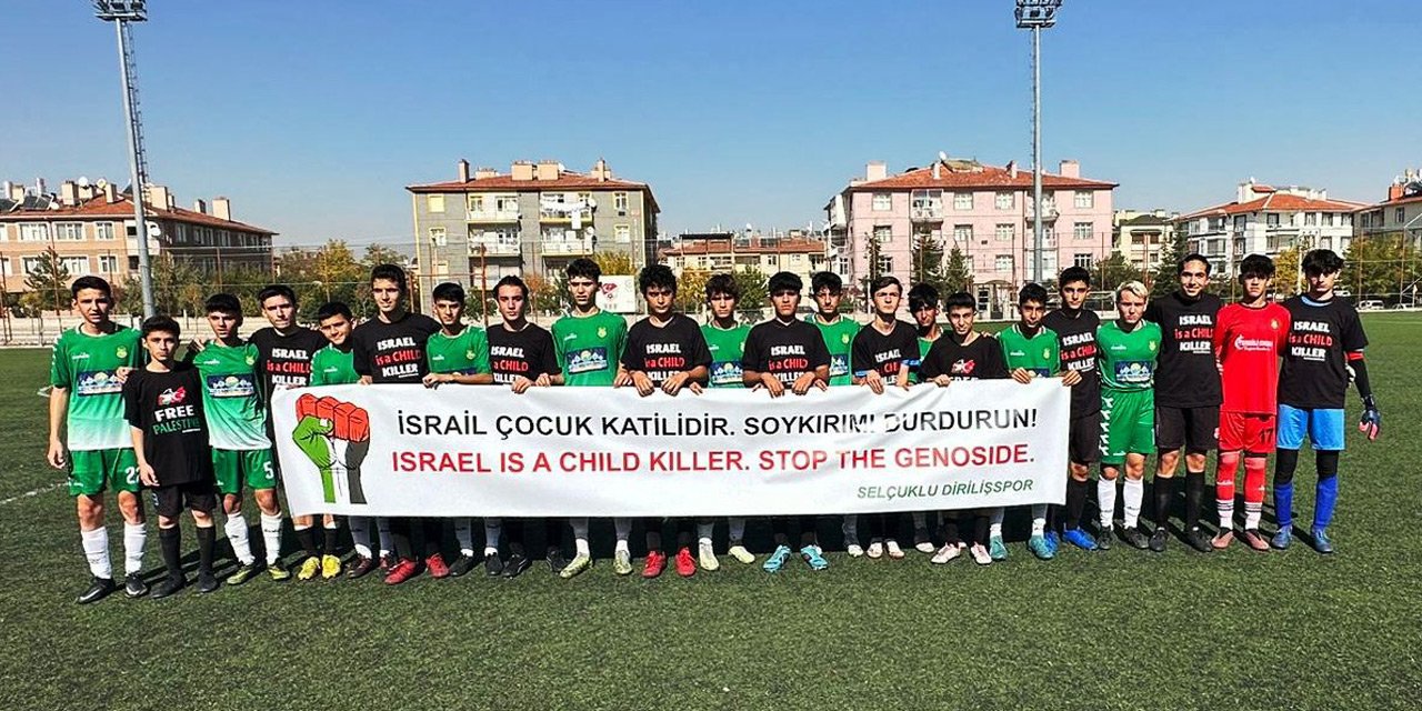 Konya takımı ‘İsrail Çocuk Katilidir’ pankartıyla sahaya çıktı