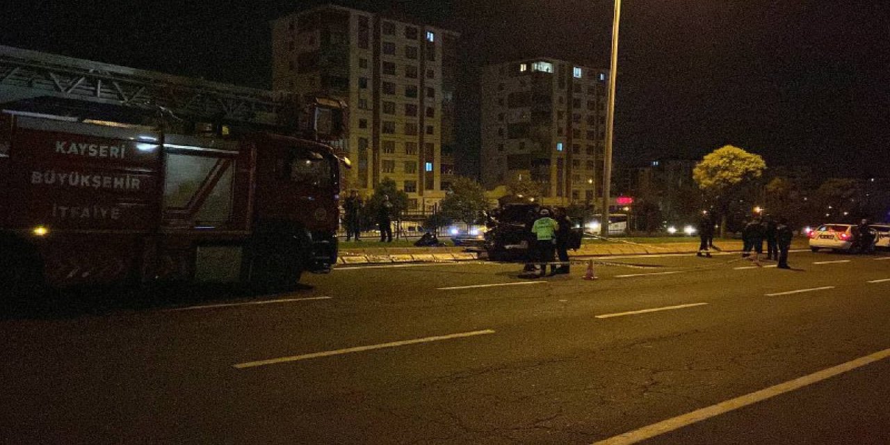 Otomobil patates yüklü TIR’a çarptı: 1 ölü, 2 ağır yaralı