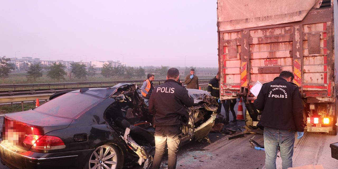 Otoyolda feci kaza! Otomobil TIR’a çarptı: 1 ölü