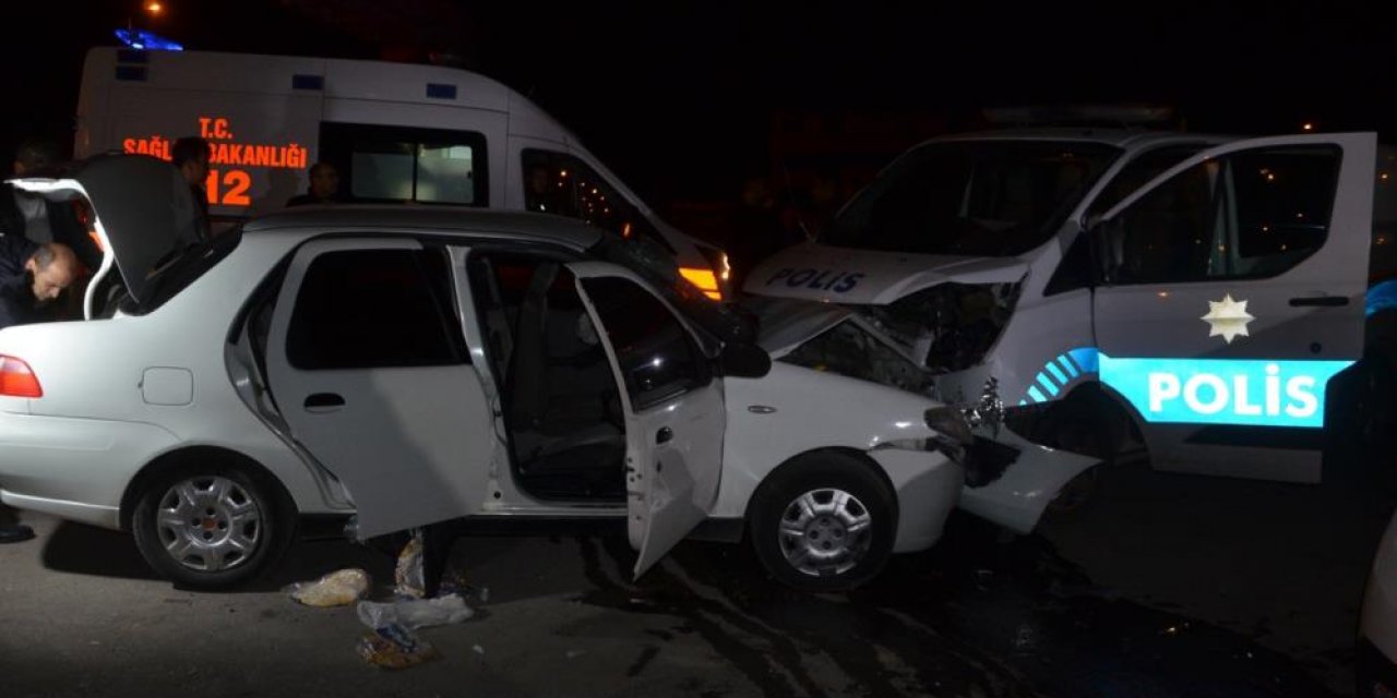 Konya’da şüpheli araç kaçarken polis aracına çarptı