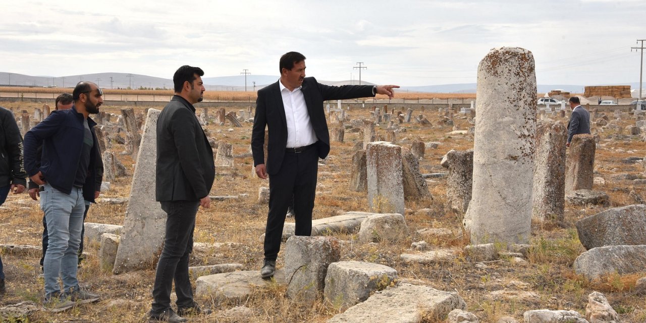 Konya’nın tarihi mezarlığı keşfedilmeyi bekliyor
