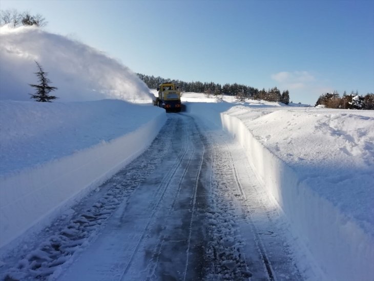 Konya'da kar nedeniyle kapanan yayla yolu ulaşıma açıldı