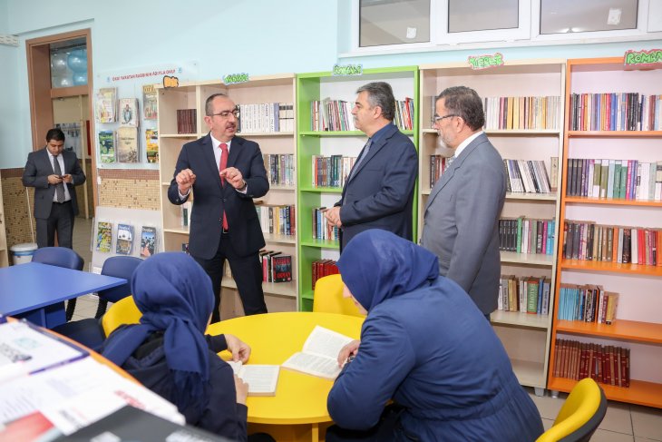 Başkan Kavuş'tan her okula 'kitaplık' müjdesi