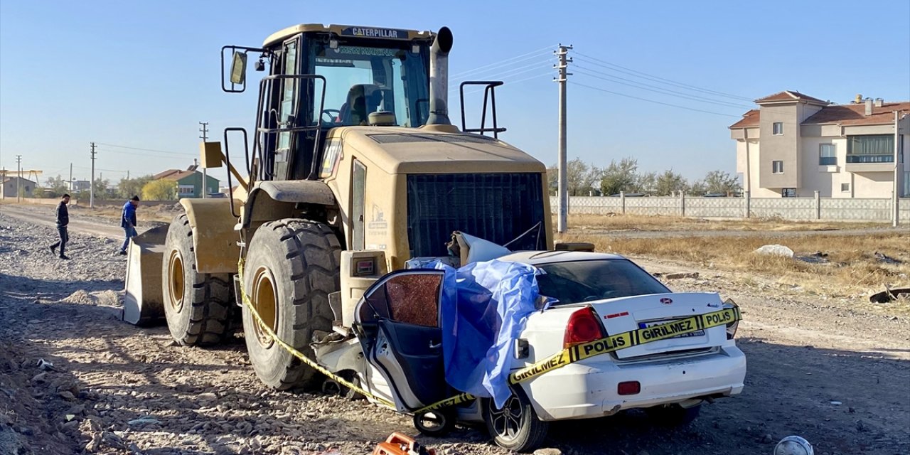 Konya plakalı otomobil iş makinesine çarptı: 1 ölü