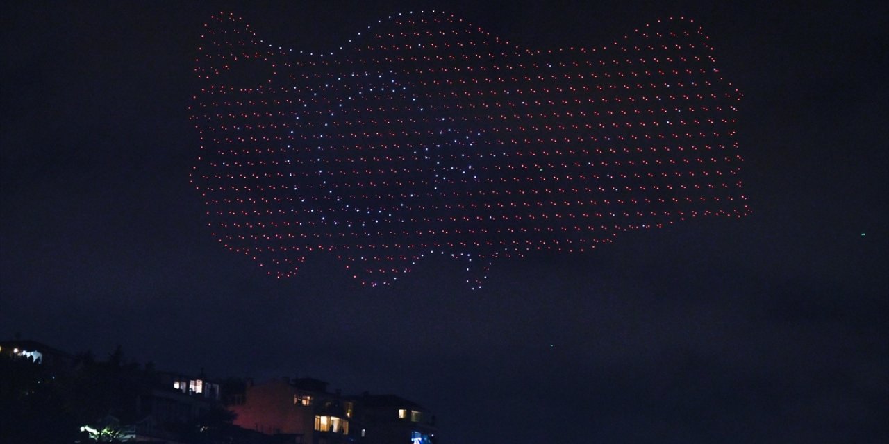 İstanbul Boğazı'nda 2023 dronla 100. yıl gösterisi
