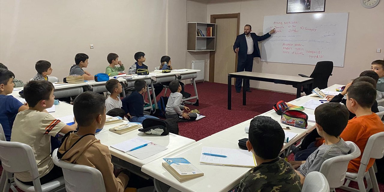 Konya’da Kuran Kurslarındaki gençler, uzmanından eğitim alacak