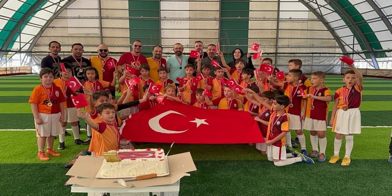 Konya'da yavru aslanlarla 100. yıl coşkusu