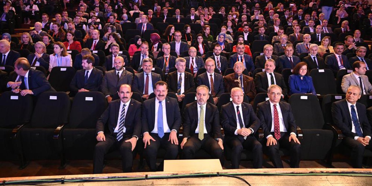 Başkan Altay, Yalın Belediyecilik Sempozyumu’nda Konya’yı anlattı