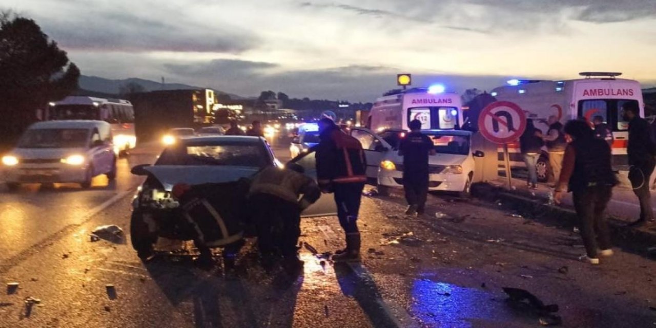 Otomobiller çarpıştı: 1 ölü, 6 yaralı