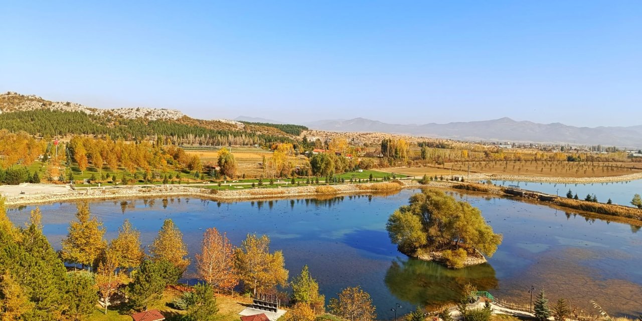 Konya’daki bu parkın sonbaharı bambaşka
