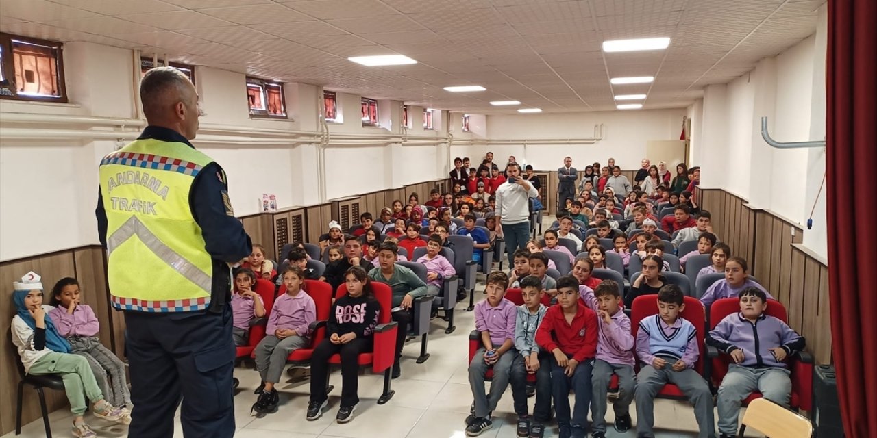 Konya’da öğrenciler ilk trafik eğitimini Jandarmadan aldı