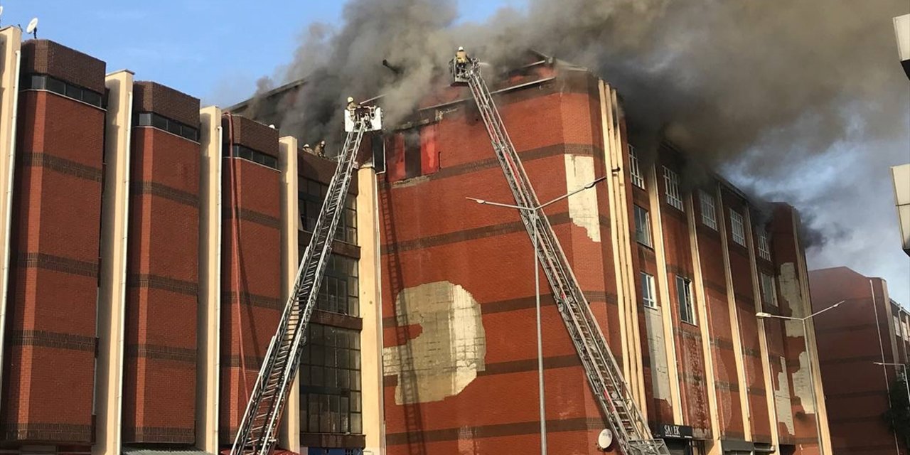 Sanayi sitesindeki 4 katlı binada yangın
