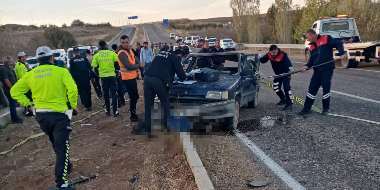 Feci kaza! Camdan fırlayan sürücü otomobilin altında kalıp öldü