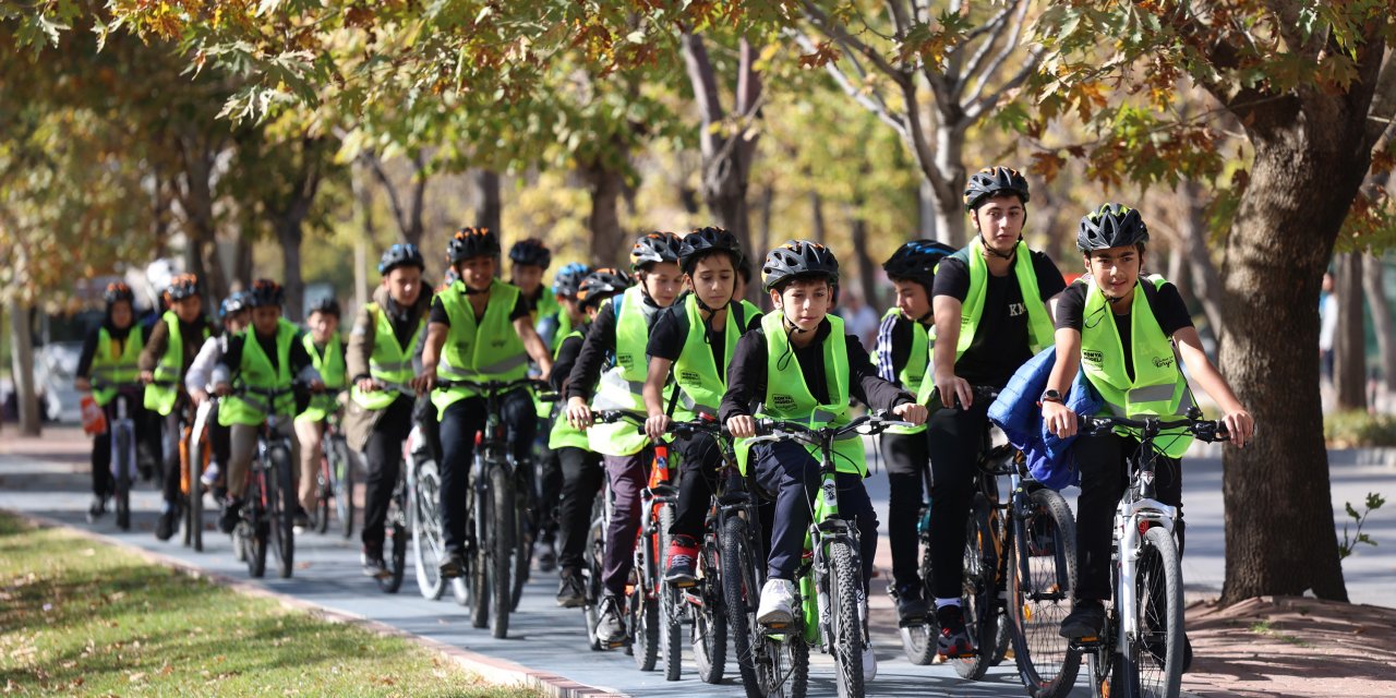 Bisiklet şehri Konya’da öğrenciler okullarına güvenle gidiyor
