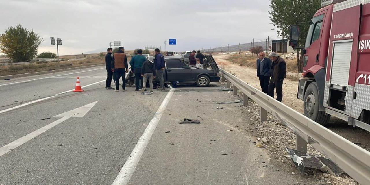 Konya yolunda otomobiller çarpıştı: 1 ölü, 4 yaralı