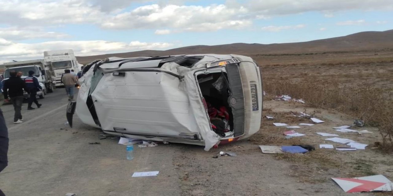 Konya’da sosyal hizmetler minibüsü kaza yaptı