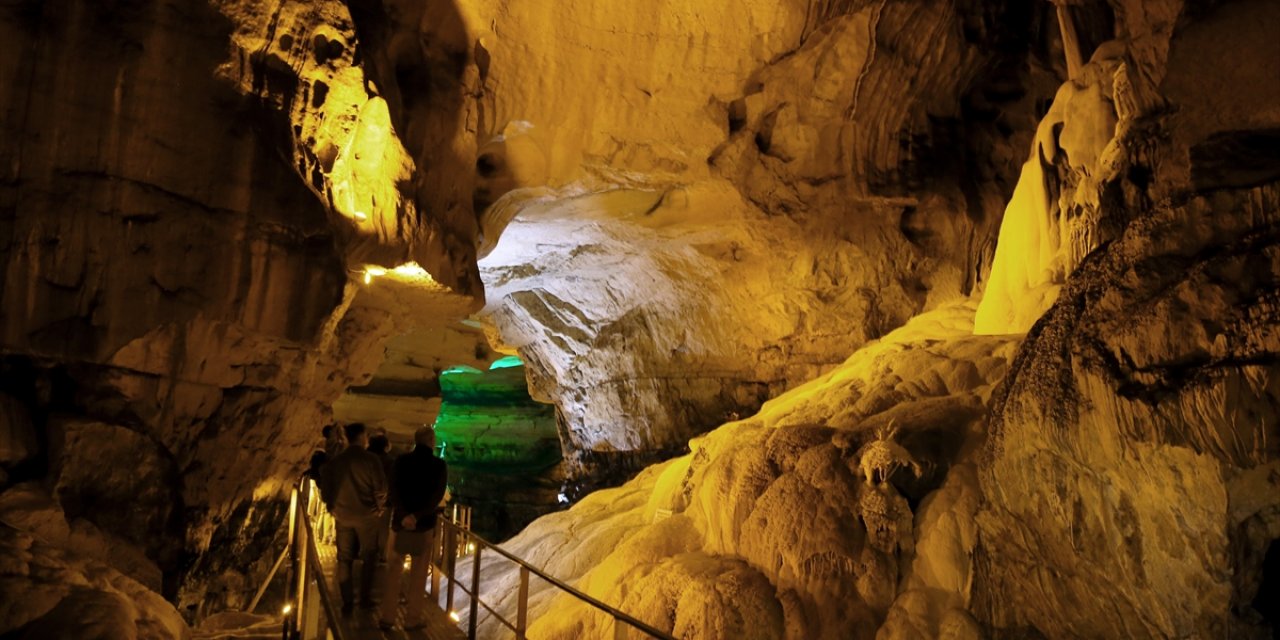 Konya’nın 230 milyon yıllık mağarası! İçinde nehir de var