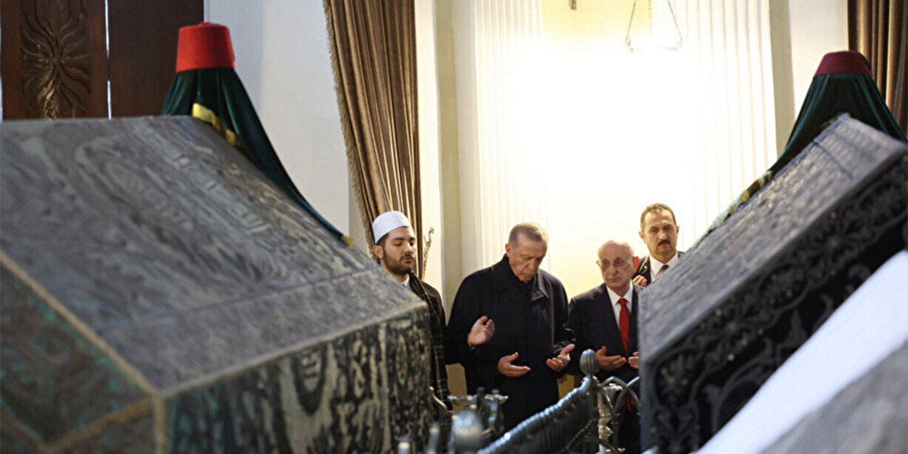 Başkan Erdoğan'dan Sultan II. Abdülhamid Han'ın türbesine ziyaret