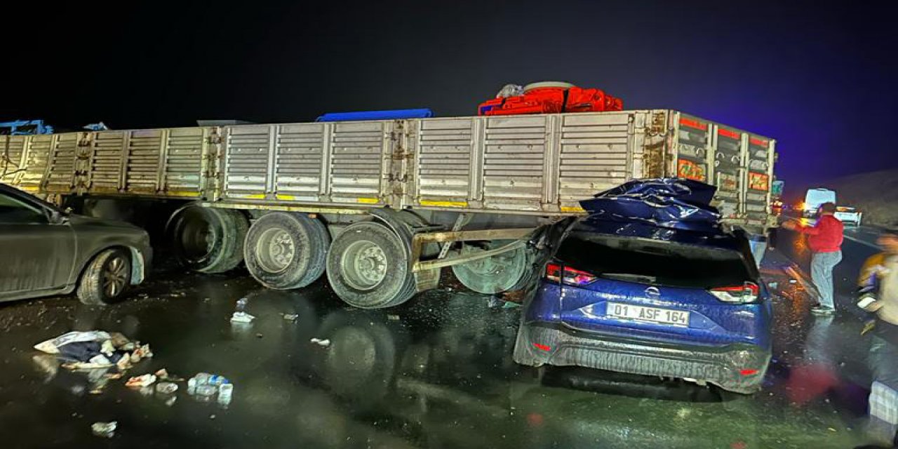TIR’ın altına giren aracın sürücüsü öldü, 3 kişi yaralandı