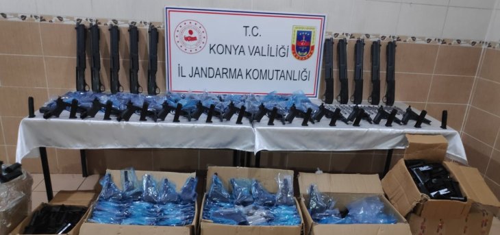 Konya’da kargoyla kaçak silah sevkiyatında yeni gelişme! Tutuklandılar