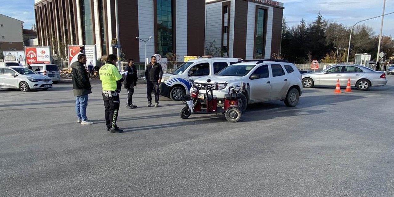 Konya’da hastane önünde kaza! 3 yaralı var