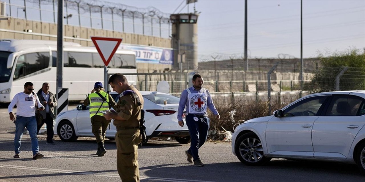 Hamas'ın serbest bıraktığı İsrailli 13 esir İsrail'e ulaştı