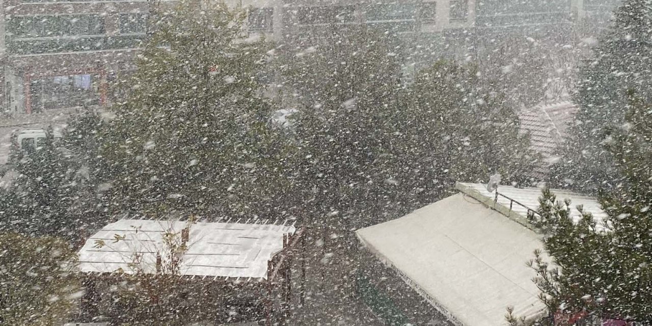 Konya’ya lapa lapa kar yağdı