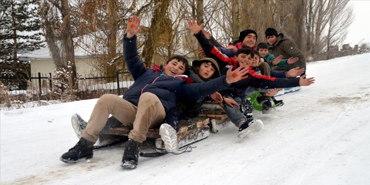 Eğitime kar engeli! Bazı ilçelerde okullar 1 gün tatil edildi