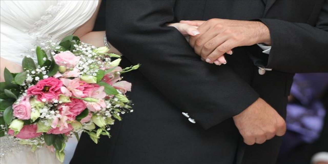 Evlenecek gençlere faizsiz kredi uygulaması yürürlüğe girdi