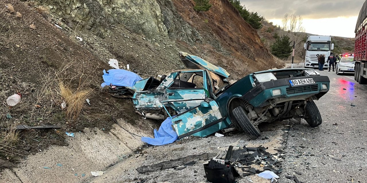 Kara yolunda feci kaza! 2 kişi öldü 1 kişi yaralandı
