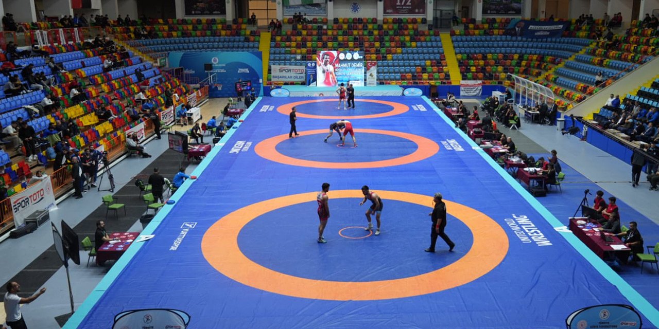 Konya’daki Serbest Güreş Türkiye Şampiyonası sona erdi