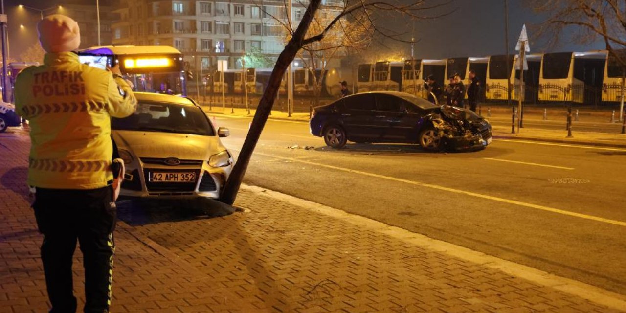 Konya’da otomobil park halindeki araca çarptı, sürücü kaçtı