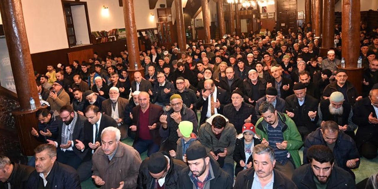 Konyalı vatandaşlar Gazzeli mazlumlar için dua etti