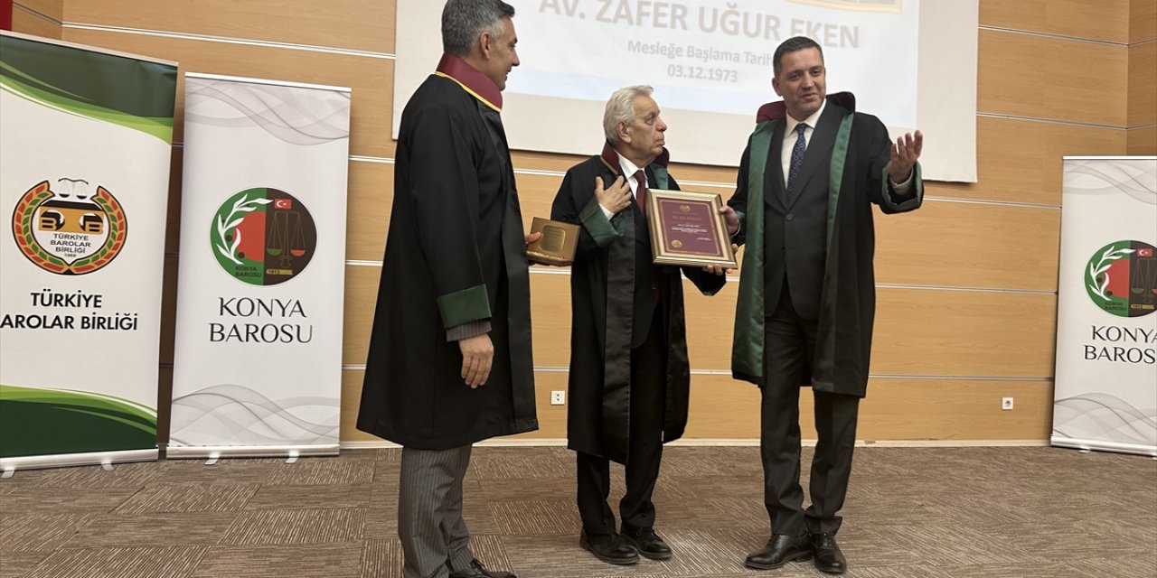 Konya’da meslekte 50 yılı dolduran avukatlara plaket verildi