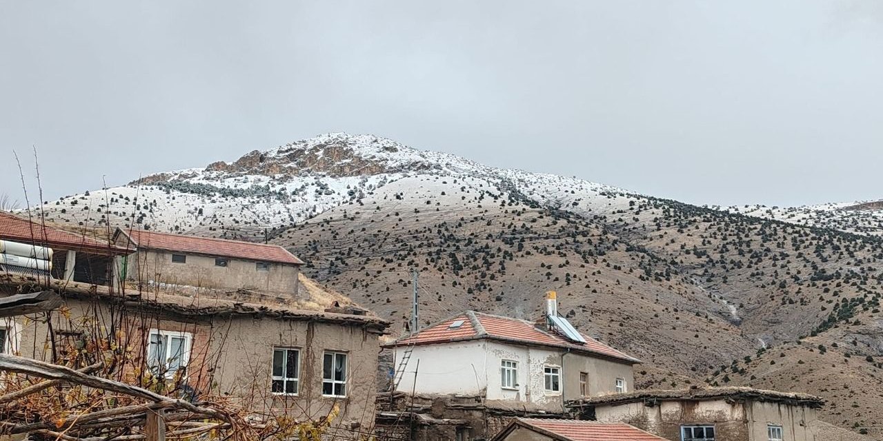 Konya’da etkili olan kar yağışı vatandaşları sevindirdi