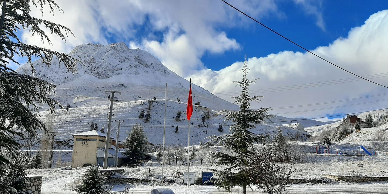 Antalya'ya kar yağdı