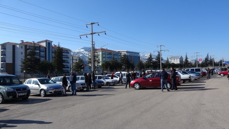 Galericiler sitesinde silahlı kavga! Sokak ortasında vuruldu