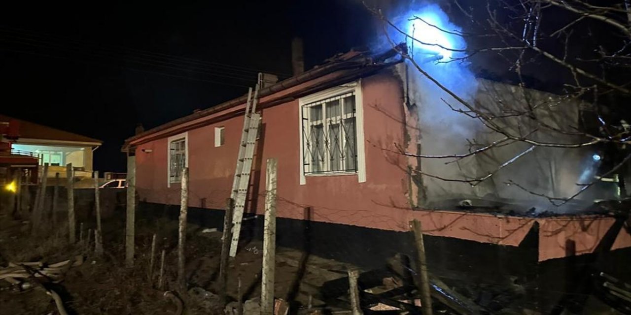 Konya’da korkutan ev yangını