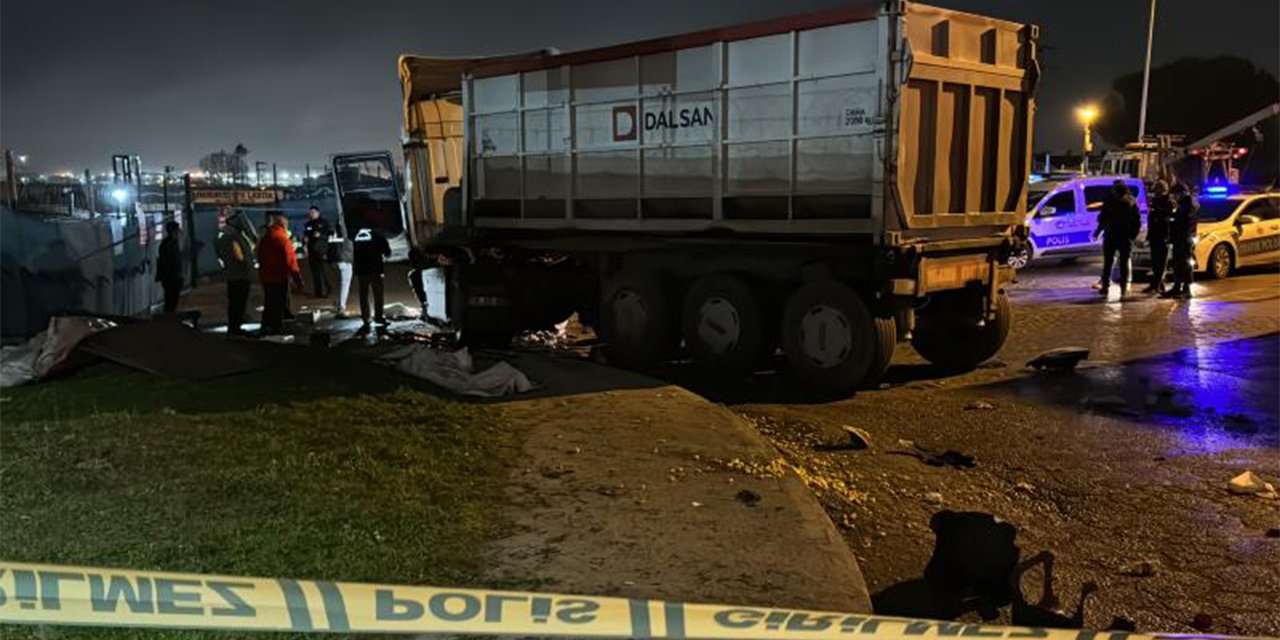 Yol kenarında köfte ekmek yiyen grubun arasına TIR daldı: 1’i ağır 5 yaralı