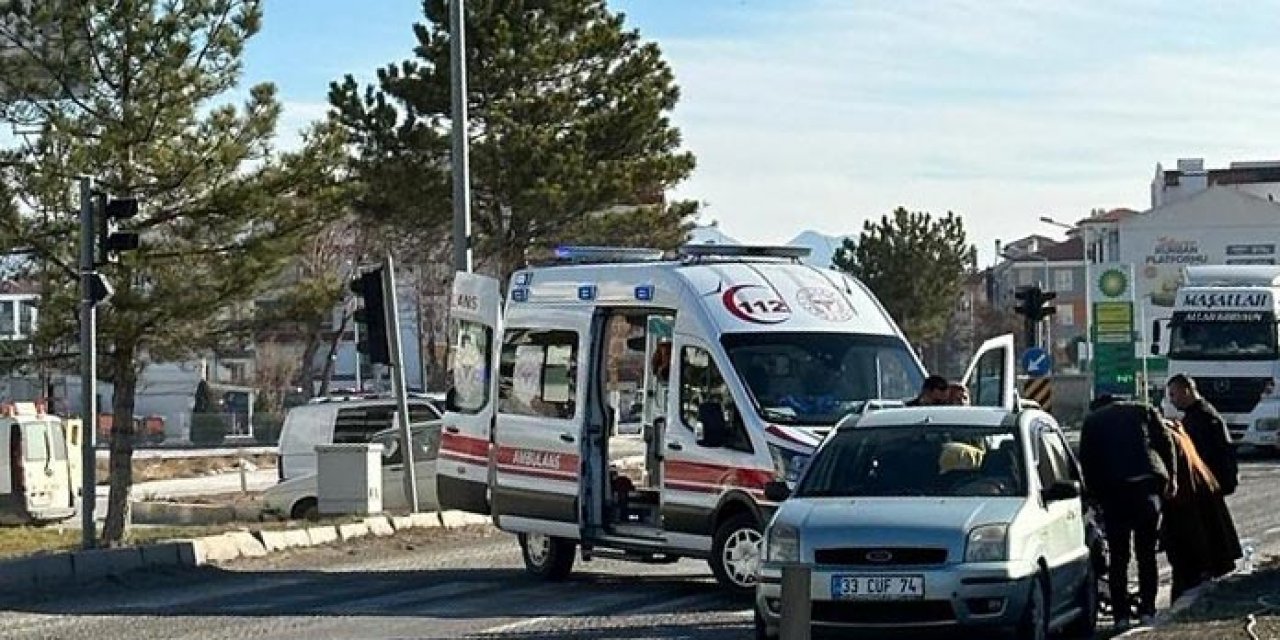 Konya’da akaryakıt yüklü tanker otomobile çarptı: 4 yaralı