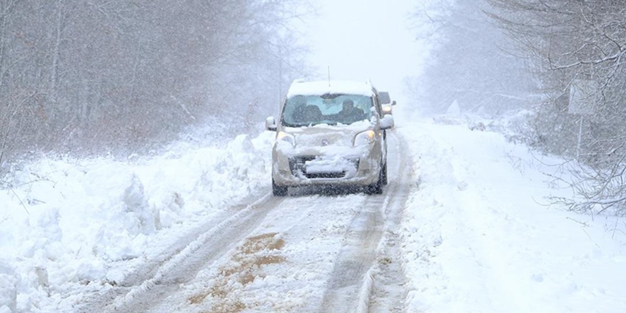 Kar şiddetini artırdı, 11 köy yolu ulaşıma kapandı