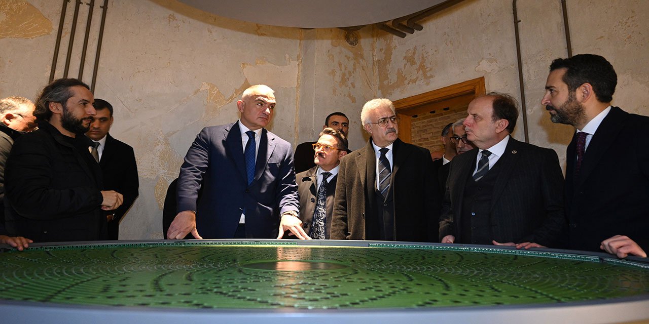 Kültür Bakanı Ersoy Konya’da! Yenilenen eski tekel binasını gezdi